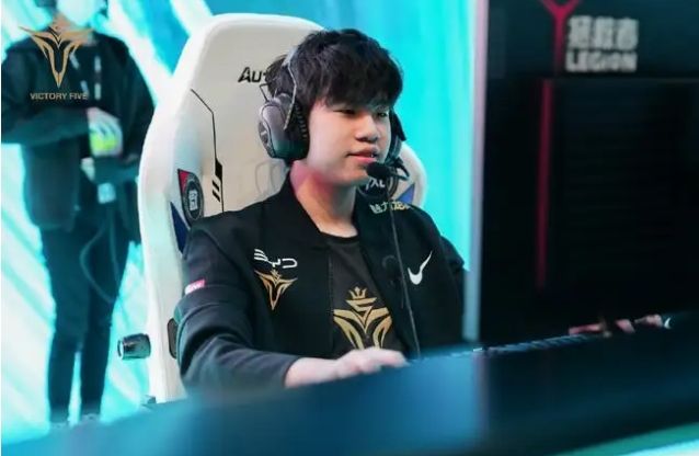 更反映了他 更反映了他