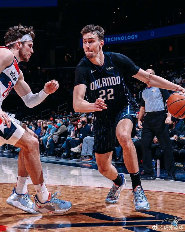 库明加凭借 库明加凭借