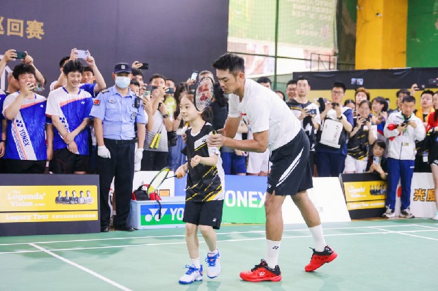 也暴露出一 也暴露出一